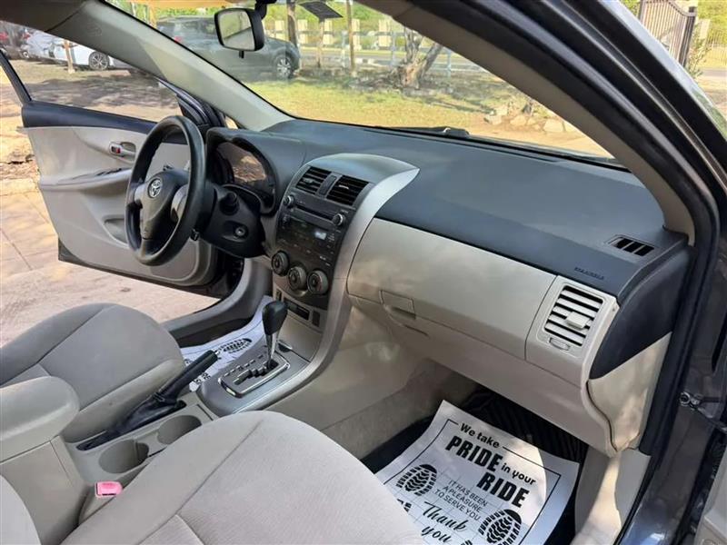 Toyota Corolla LE 4-Speed AT 2011