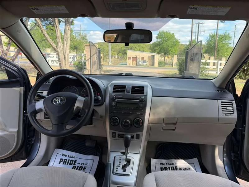 Toyota Corolla LE 4-Speed AT 2011