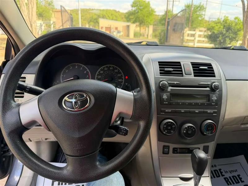 Toyota Corolla LE 4-Speed AT 2011