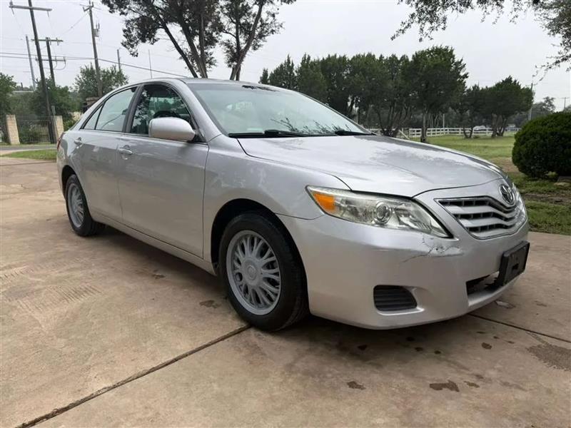 Toyota Camry LE 6-Spd AT 2011