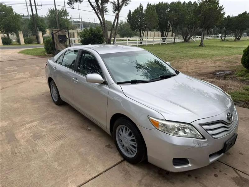 Toyota Camry LE 6-Spd AT 2011