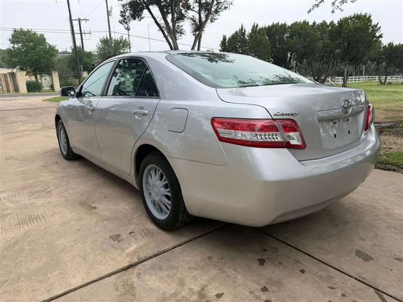 Toyota Camry LE 6-Spd AT 2011