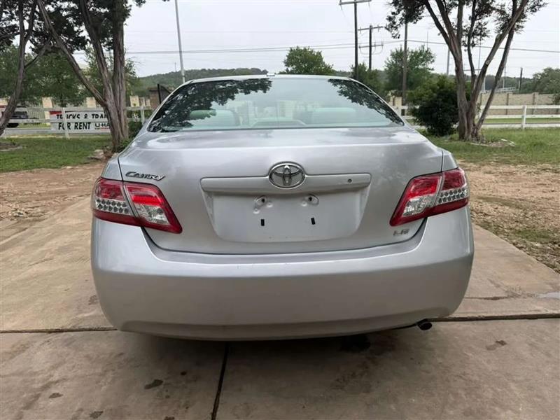 Toyota Camry LE 6-Spd AT 2011