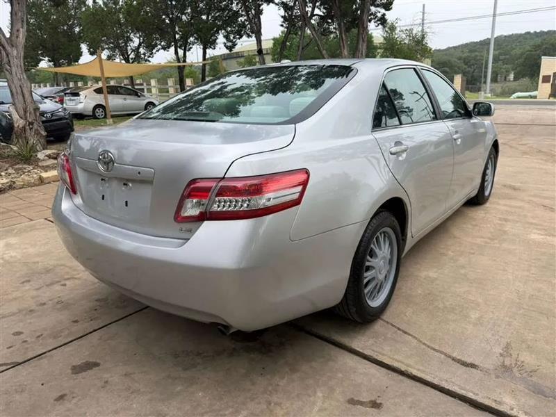 Toyota Camry LE 6-Spd AT 2011