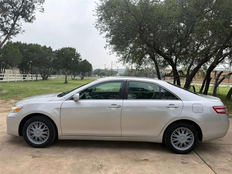 Toyota Camry LE 6-Spd AT 2011