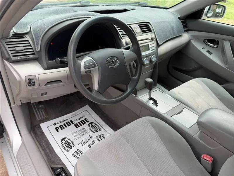 Toyota Camry LE 6-Spd AT 2011