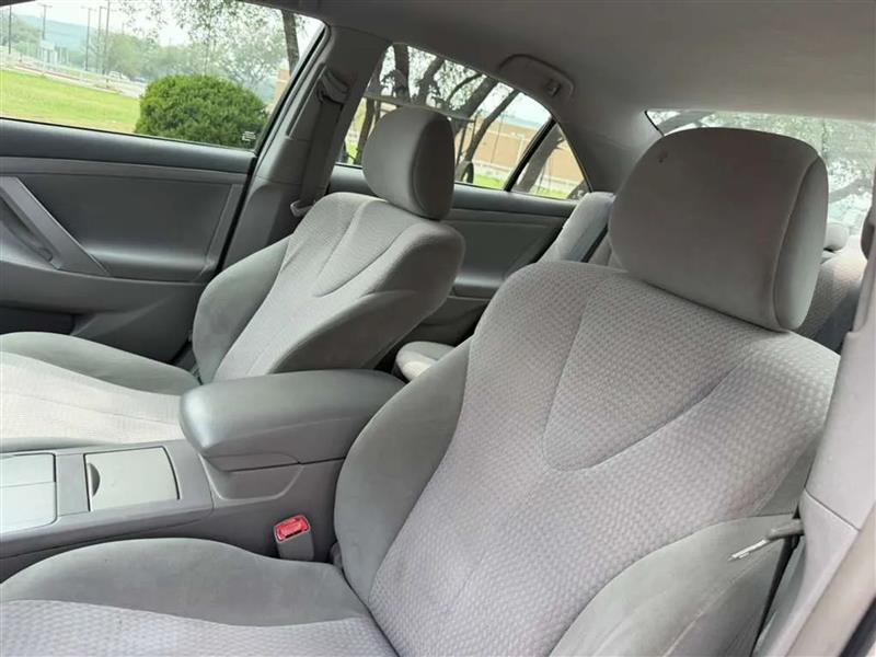 Toyota Camry LE 6-Spd AT 2011