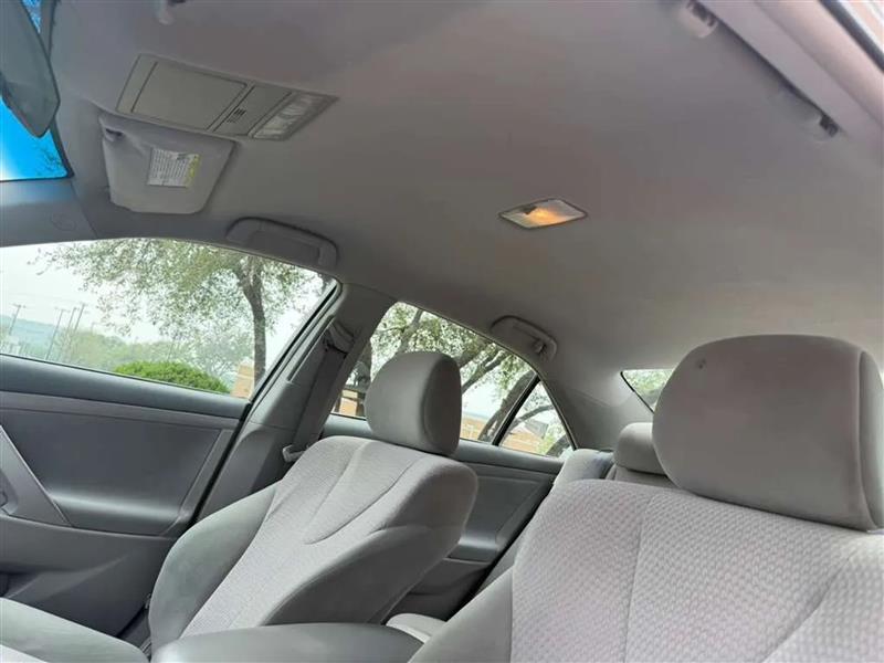 Toyota Camry LE 6-Spd AT 2011