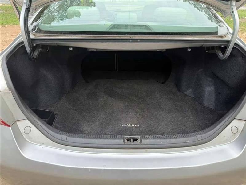 Toyota Camry LE 6-Spd AT 2011