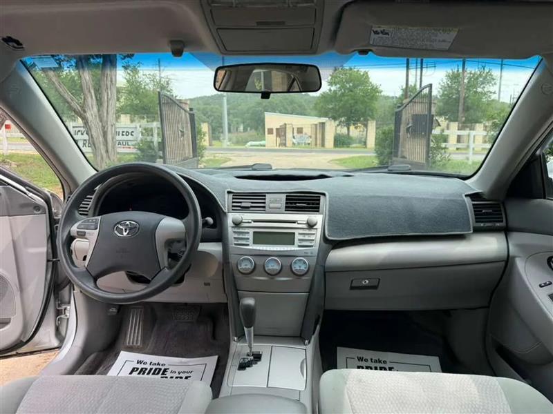 Toyota Camry LE 6-Spd AT 2011