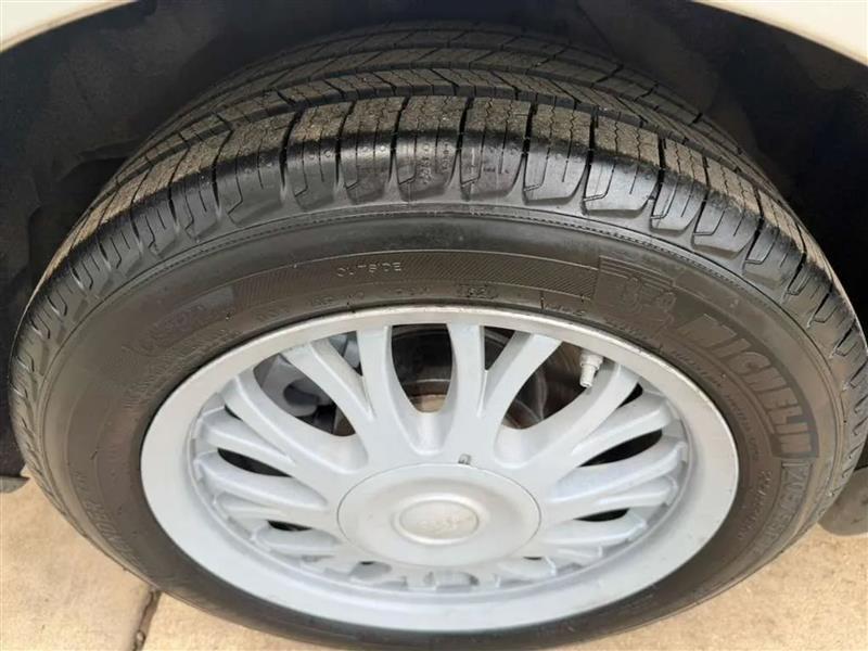 Toyota Camry LE 6-Spd AT 2011