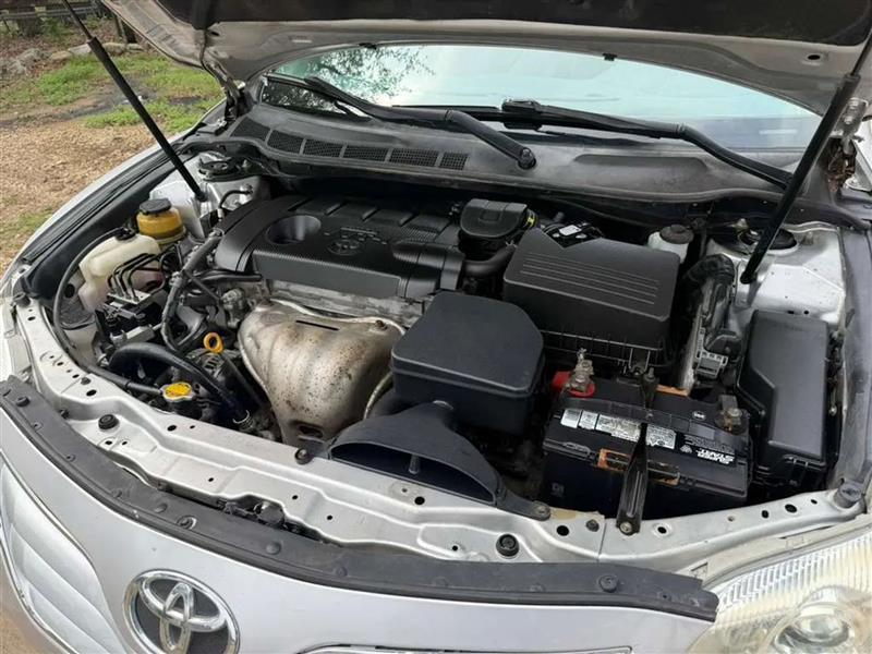 Toyota Camry LE 6-Spd AT 2011