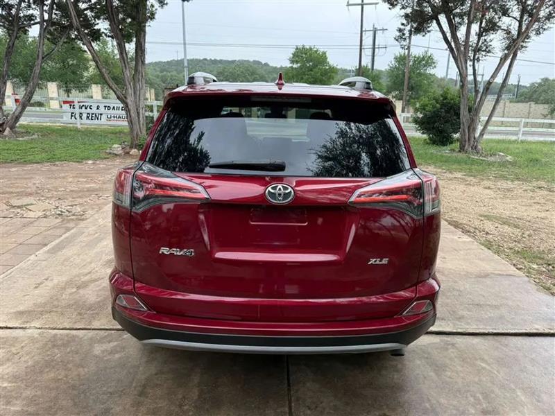 Toyota RAV4 XLE FWD 2018