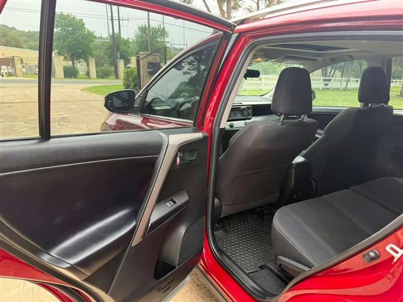 Toyota RAV4 XLE FWD 2018