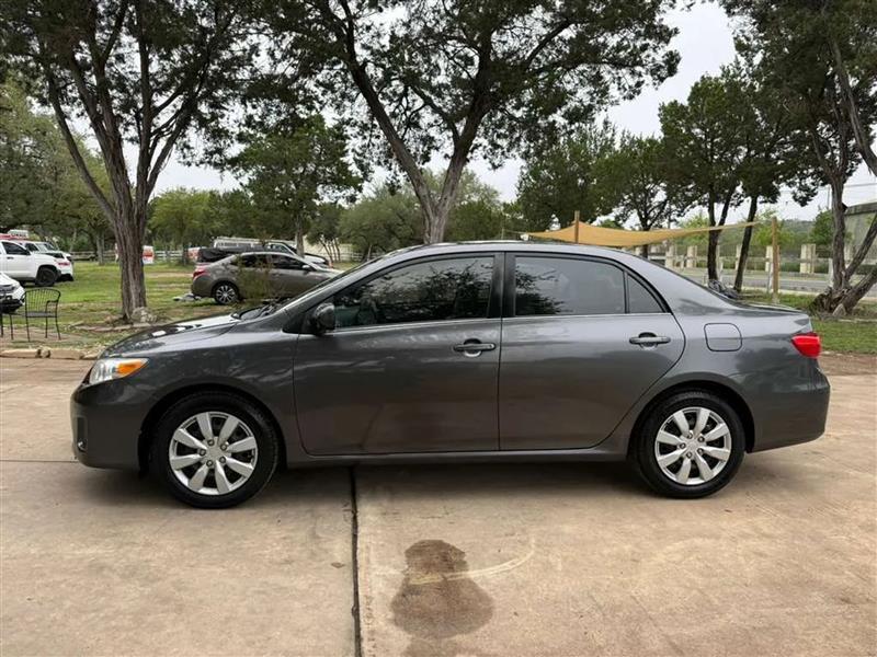 Toyota Corolla LE 4-Speed AT 2013