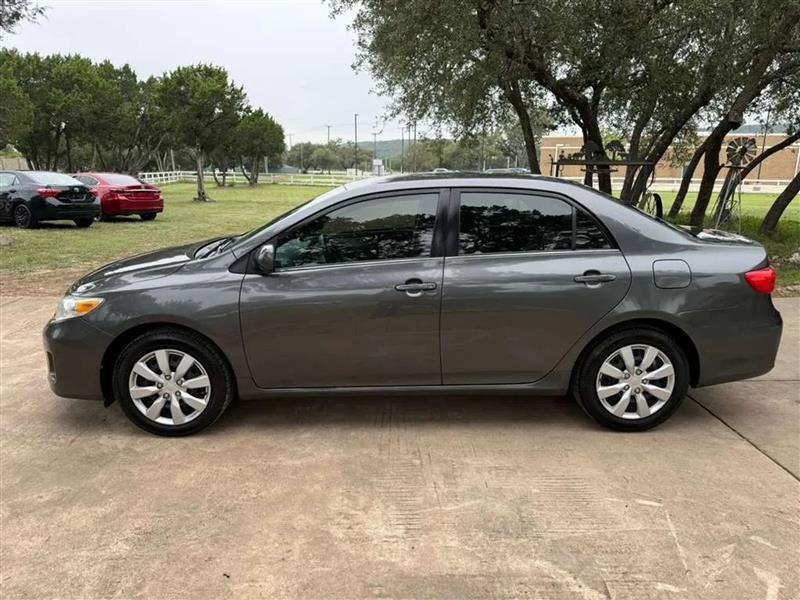 Toyota Corolla LE 4-Speed AT 2013