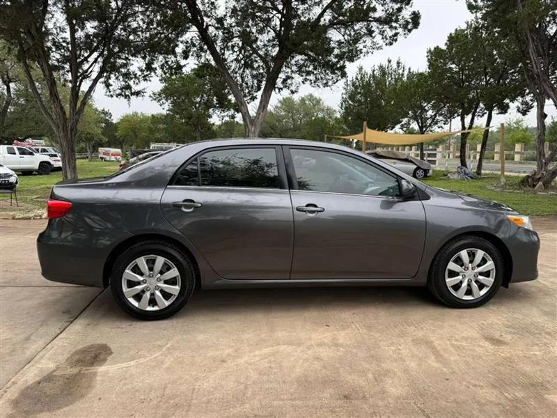Toyota Corolla LE 4-Speed AT 2013