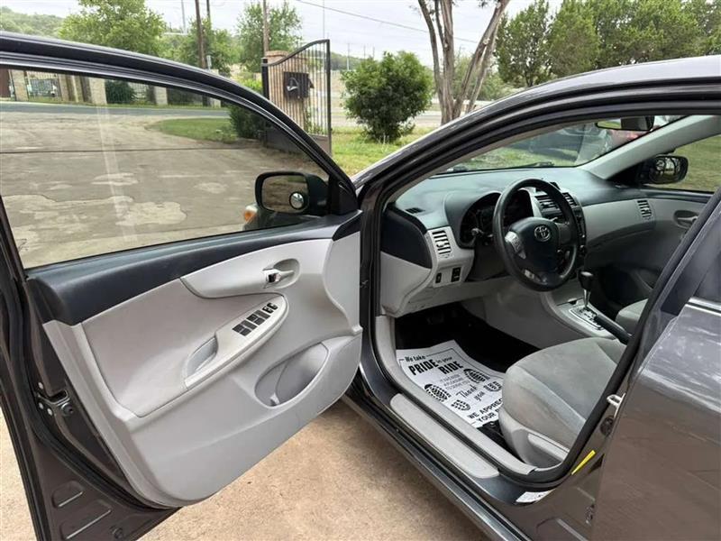 Toyota Corolla LE 4-Speed AT 2013