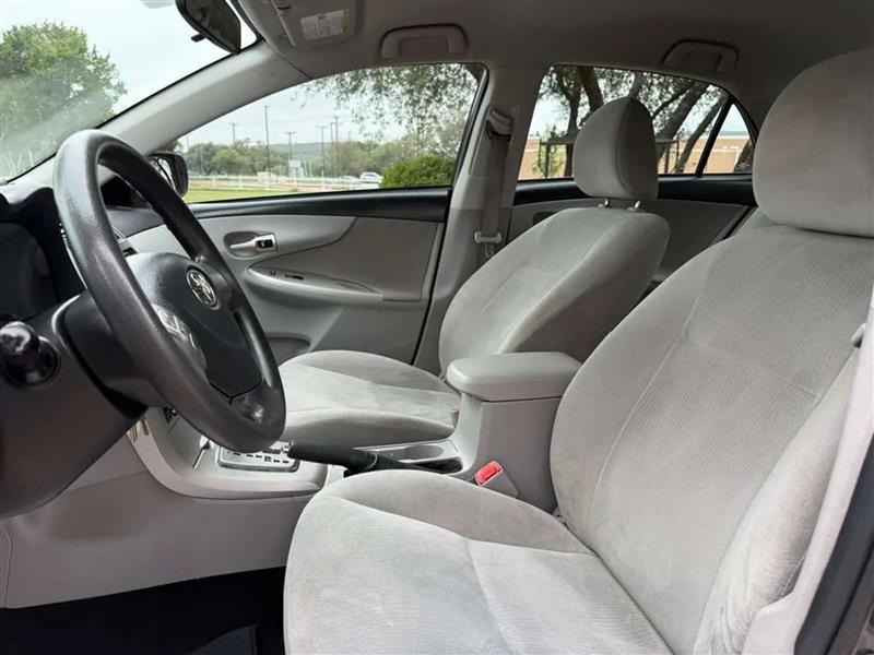 Toyota Corolla LE 4-Speed AT 2013