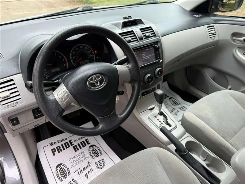 Toyota Corolla LE 4-Speed AT 2013
