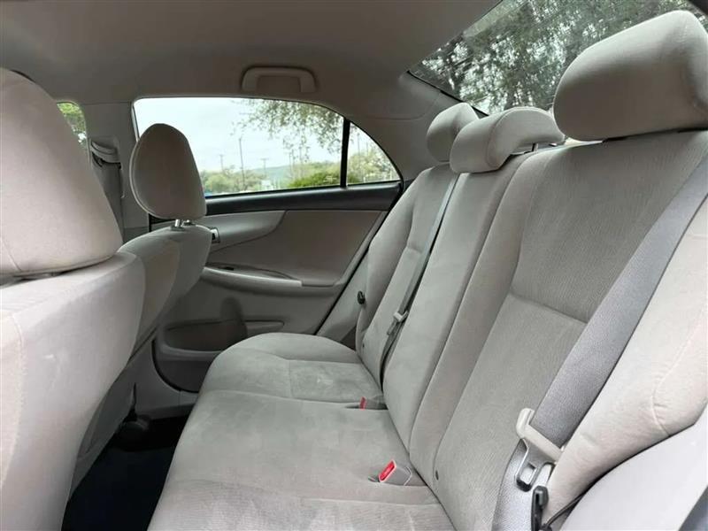 Toyota Corolla LE 4-Speed AT 2013