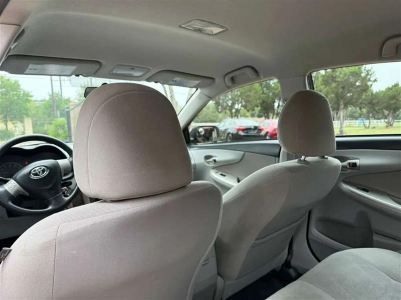 Toyota Corolla LE 4-Speed AT 2013