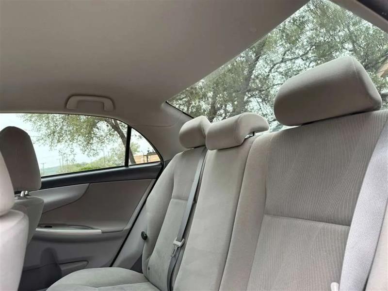 Toyota Corolla LE 4-Speed AT 2013