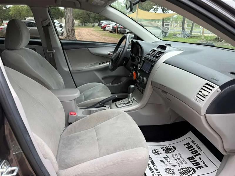 Toyota Corolla LE 4-Speed AT 2013