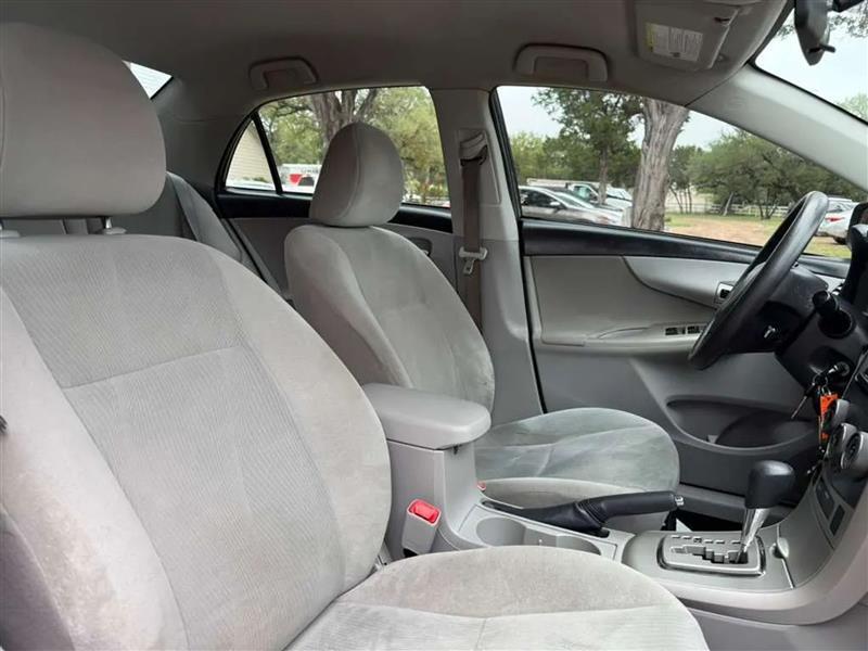Toyota Corolla LE 4-Speed AT 2013
