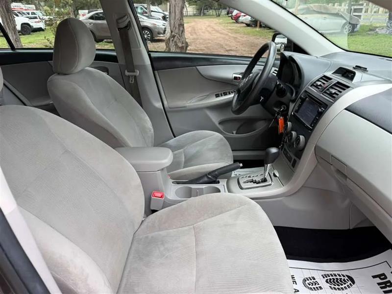 Toyota Corolla LE 4-Speed AT 2013