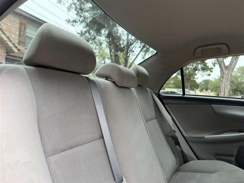Toyota Corolla LE 4-Speed AT 2013