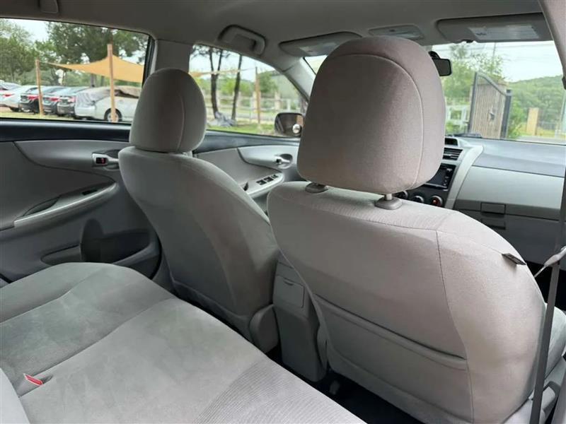 Toyota Corolla LE 4-Speed AT 2013