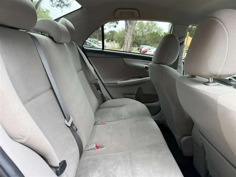 Toyota Corolla LE 4-Speed AT 2013