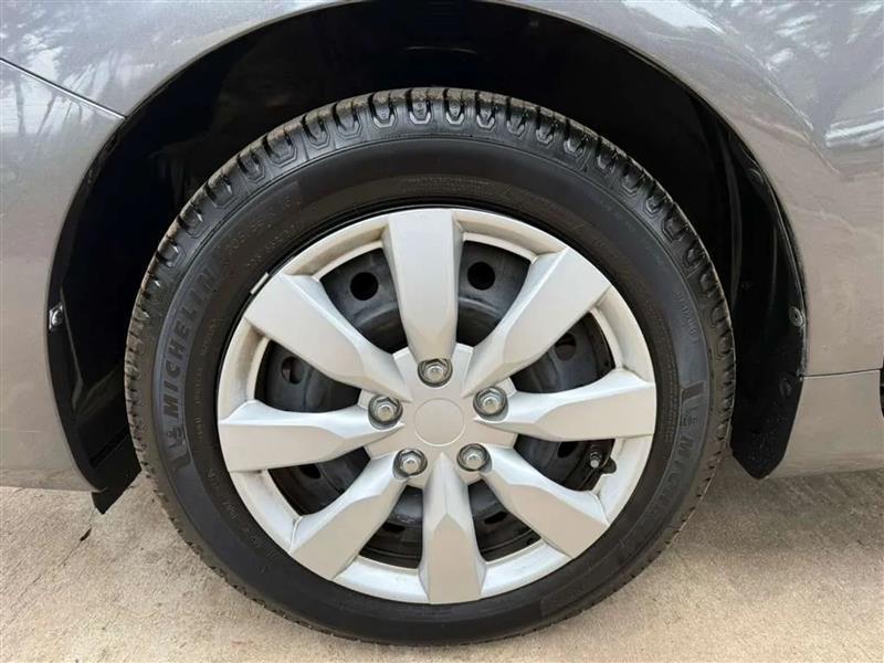 Toyota Corolla LE 4-Speed AT 2013