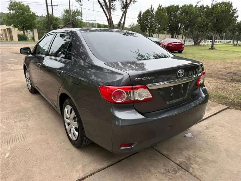 Toyota Corolla LE 4-Speed AT 2013