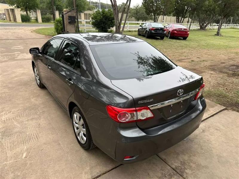 Toyota Corolla LE 4-Speed AT 2013