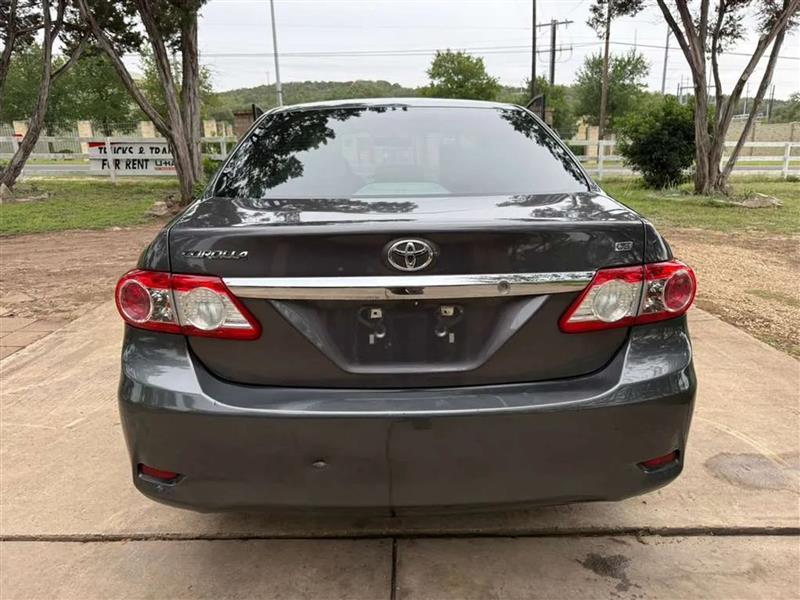 Toyota Corolla LE 4-Speed AT 2013