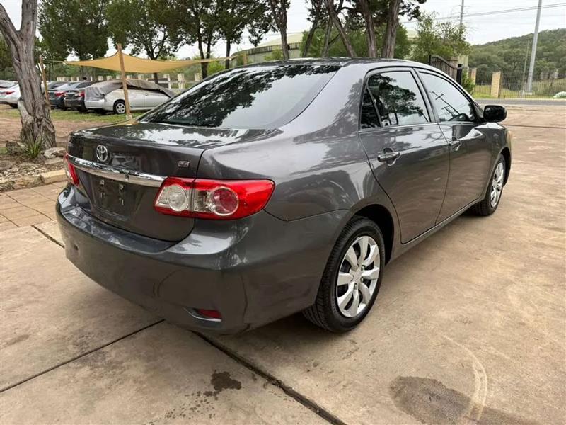 Toyota Corolla LE 4-Speed AT 2013