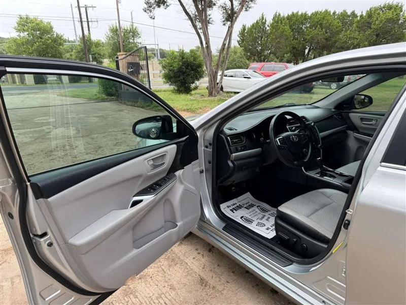 Toyota Camry SE 2016