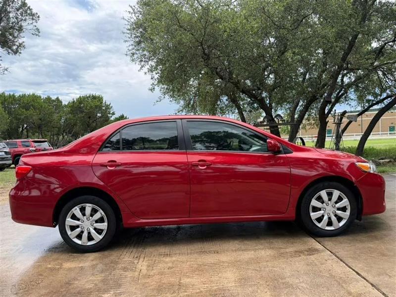 Toyota Corolla LE 4-Speed AT 2012