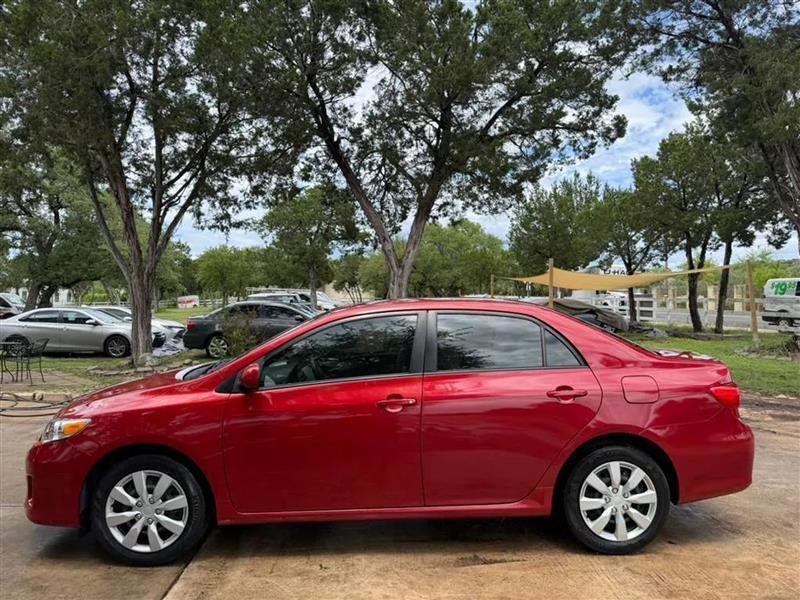 Toyota Corolla LE 4-Speed AT 2012