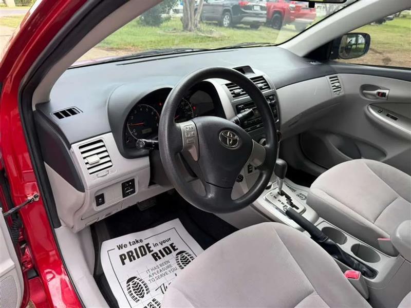 Toyota Corolla LE 4-Speed AT 2012