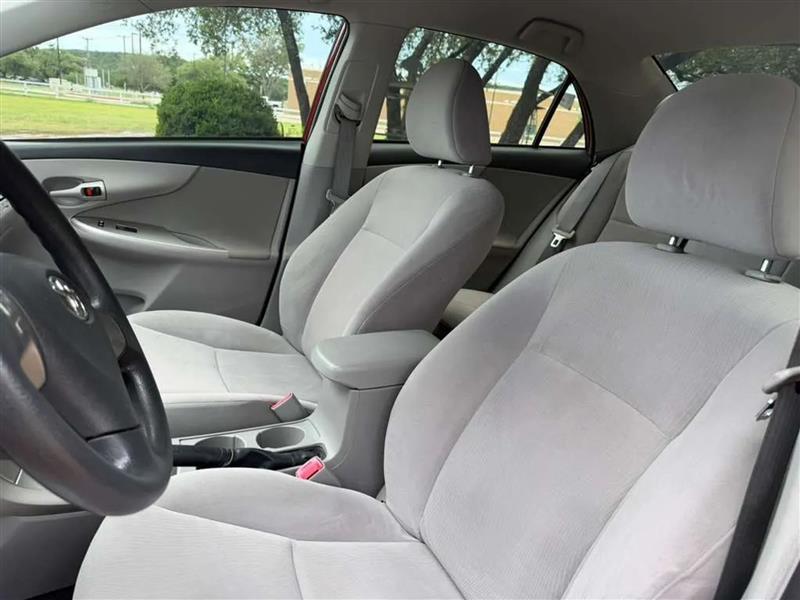 Toyota Corolla LE 4-Speed AT 2012