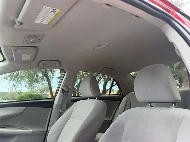 Toyota Corolla LE 4-Speed AT 2012