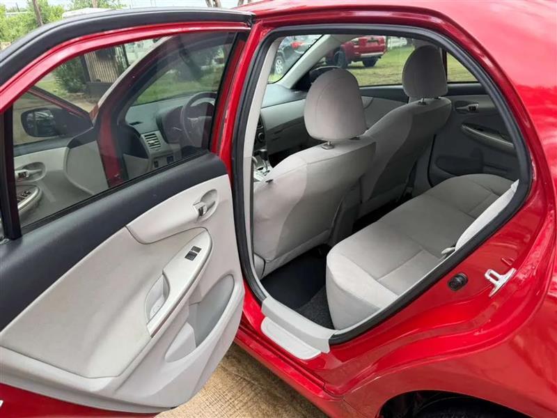 Toyota Corolla LE 4-Speed AT 2012