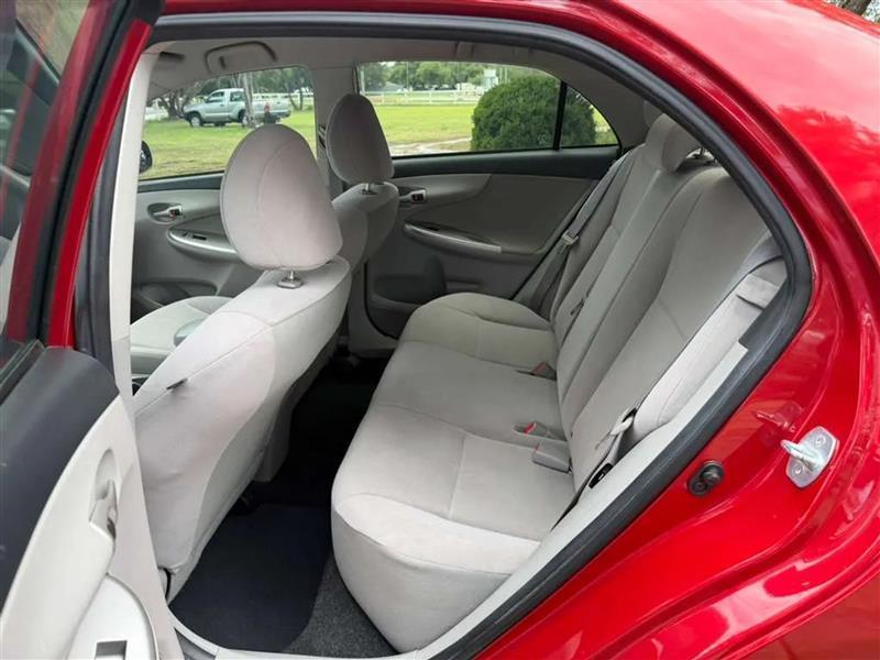 Toyota Corolla LE 4-Speed AT 2012