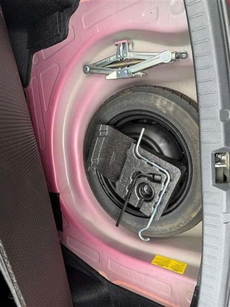 Toyota Corolla LE 4-Speed AT 2012