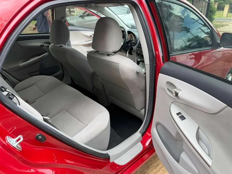 Toyota Corolla LE 4-Speed AT 2012