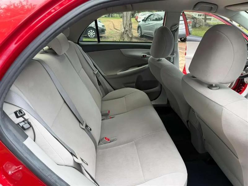 Toyota Corolla LE 4-Speed AT 2012