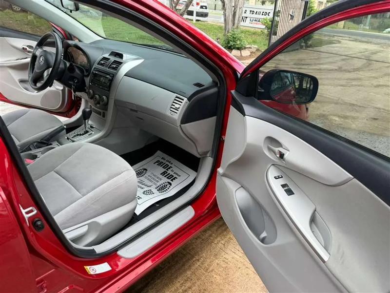 Toyota Corolla LE 4-Speed AT 2012